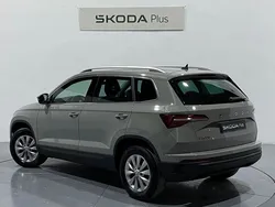 Gris / plateado Usado 2024 Skoda Karoq Selection SUV | 26.500 € (Precio justo)