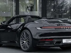Negro Usado 2021 Porsche 911 Carrera 4 Cabriolet Descapotable | 134.900 €