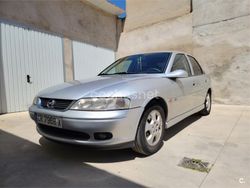 Gris / plata Usado 2000 Opel Vectra Edition Berlina | 2500 €