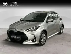 Gris Usado 2024 Toyota Yaris Hybrid Active Berlina | 21.550 € (Precio justo)