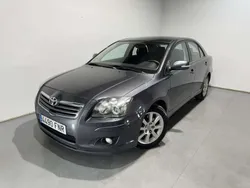 Gris / plata Usado 2007 Toyota Avensis Sol Berlina | 5299 € (Precio justo)