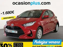 Rojo Usado 2022 Toyota Yaris Hybrid Style Utilitario | 16.810 € (Super precio)