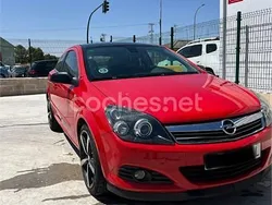 Rojo Usado 2005 Opel Astra GTC Cosmo Berlina | 4000 € (Un poco caro)