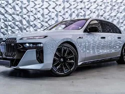 Gris Usado 2023 BMW M760e Berlina | 135.000 €