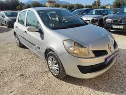 Gris / plata Usado 2006 Renault Clio II Expression Berlina | 4290 € (Precio justo)