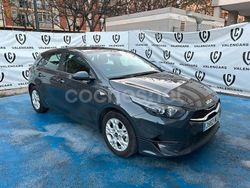 Gris / plata Usado 2024 Kia Ceed Berlina | 17.900 € (Buen precio)