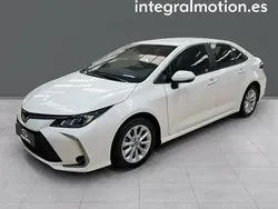 Blanco Usado 2022 Toyota Corolla Active Berlina | 19.900 €