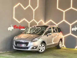 Gris / plata Usado 2017 Peugeot 5008 Style Monovolumen | 10.000 €