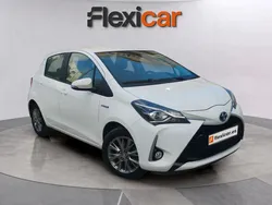 Blanco Usado 2019 Toyota Yaris Hybrid Active Berlina | 13.790 € (Buen precio)