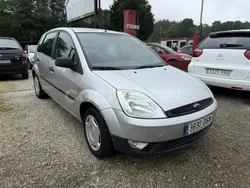 Gris / plata Usado 2006 Ford Fiesta Trend Utilitario | 2200 € (Precio justo)