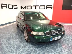 Verde Usado 2001 Audi S8 Ambiente Berlina | 7900 €