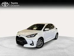 Blanco Usado 2024 Toyota Yaris Hybrid Active Utilitario | 20.490 € (Buen precio)