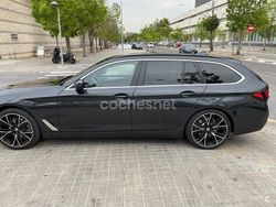 Gris / plata Usado 2022 BMW 520 Familiar | 37.500 € (Caro)