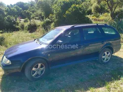 Azul Usado 2002 Skoda Octavia Elegance Familiar | 2300 €