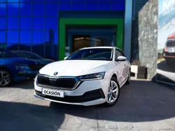 Blanco Usado 2021 Skoda Octavia Ambition Familiar | 20.900 € (Un poco caro)