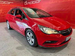 Rojo Usado 2018 Opel Astra Selective Familiar | 9999 € (Buen precio)