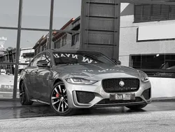 Gris Usado 2021 Jaguar XE R-Dynamic Berlina | 29.900 €