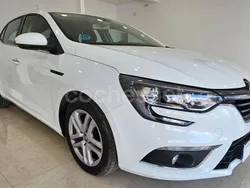 Blanco Usado 2019 Renault Mégane IV Bose Edition Berlina | 10.490 €