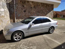 Gris / plata Usado 2005 Mercedes C220 Avantgarde Berlina | 4300 €