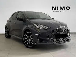 Gris trueno Usado 2025 Toyota Yaris Hybrid Sport Utilitario | 23.490 € (Un poco caro)