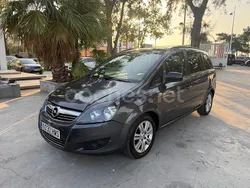 Gris / plata Usado 2013 Opel Zafira Family Monovolumen | 7990 € (Precio justo)