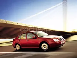 Granate Usado 2003 VW Bora Trendline Berlina | 5790 €
