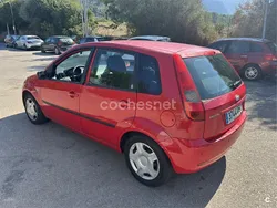 Rojo Usado 2004 Ford Fiesta Ghia Utilitario | 3000 € (Precio justo)