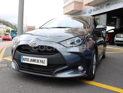 Gris / plata Usado 2023 Toyota Yaris Berlina | 19.490 € (Un poco caro)