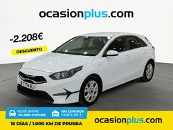 Blanco Usado 2023 Kia Ceed Berlina | 17.490 € (Precio justo)