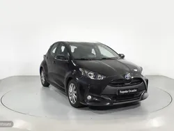 Negro Usado 2022 Toyota Yaris Hybrid Active Berlina | 21.100 € (Un poco caro)