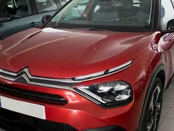 Pintura rojo elixir Usado 2023 Citroën C4 Feel Berlina | 16.220 € (Precio justo)