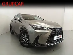 Gris / plata Usado 2022 Lexus NX350h Executive Line SUV | 45.900 € (Precio justo)