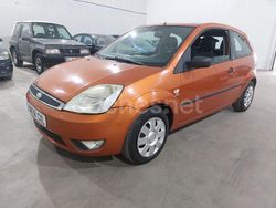 Naranja Usado 2004 Ford Fiesta Trend Utilitario | 2500 € (Precio justo)