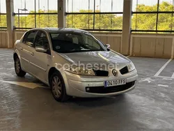 Gris / plata Usado 2006 Renault Mégane II Dynamique Berlina | 2499 € (Buen precio)
