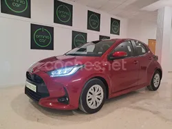 Rojo Usado 2022 Toyota Yaris Hybrid Active Berlina | 18.698 € (Precio justo)