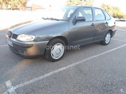 Gris / plata Usado 2002 Seat Cordoba Berlina | 1500 € (Precio justo)