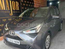 Gris / plata Usado 2022 Toyota Aygo X-play Utilitario | 10.790 € (Super precio)
