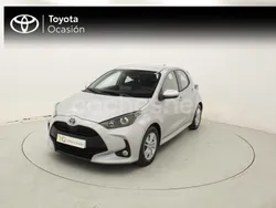 Plateado Usado 2024 Toyota Yaris Hybrid Active Berlina | 21.600 € (Precio justo)