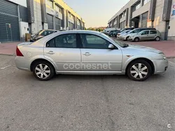 Gris / plata Usado 2002 Ford Mondeo Ghia Berlina | 1390 € (Buen precio)