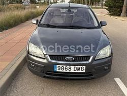 Gris / plata Usado 2005 Ford Focus Trend Berlina | 2600 € (Precio justo)