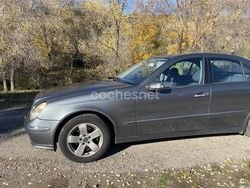 Gris / plata Usado 2005 Mercedes E280 Avantgarde Berlina | 5000 € (Super precio)