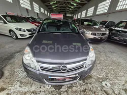 Gris / plata Usado 2010 Opel Astra Edition Berlina | 6790 € (Un poco caro)