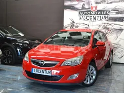 Rojo Usado 2010 Opel Astra Cosmo Berlina | 5900 € (Precio justo)