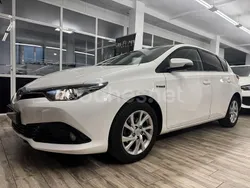 Blanco Usado 2018 Toyota Auris Hybrid Business Edition Berlina | 15.200 € (Precio justo)