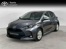 Gris / plata Usado 2021 Toyota Yaris Hybrid Active Berlina | 18.450 € (Precio justo)