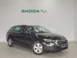 Negro Usado 2022 Skoda Octavia Ambition Familiar | 22.990 € (Precio justo)