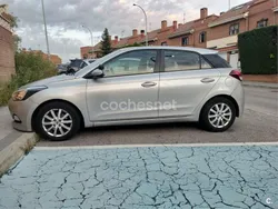 Gris / plata Usado 2016 Hyundai i20 Berlina | 6500 €
