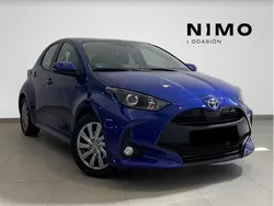 Azul Usado 2024 Toyota Yaris Hybrid Active Berlina | 22.000 € (Precio justo)
