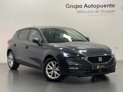 Gris / plata Usado 2021 Seat Leon Reference Berlina | 17.990 € (Precio justo)