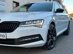 Blanco Usado 2022 Skoda Superb Style Familiar | 22.500 € (Precio justo)